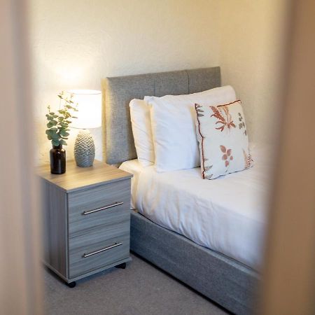 Adrian House, Near Hospital, Easy Parking + Garden Apartment Carlisle  Ngoại thất bức ảnh
