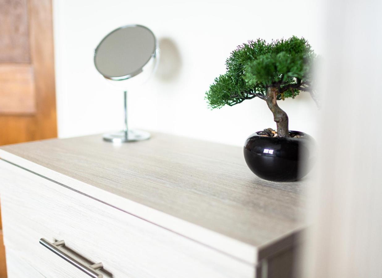 Adrian House, Near Hospital, Easy Parking + Garden Apartment Carlisle  Ngoại thất bức ảnh