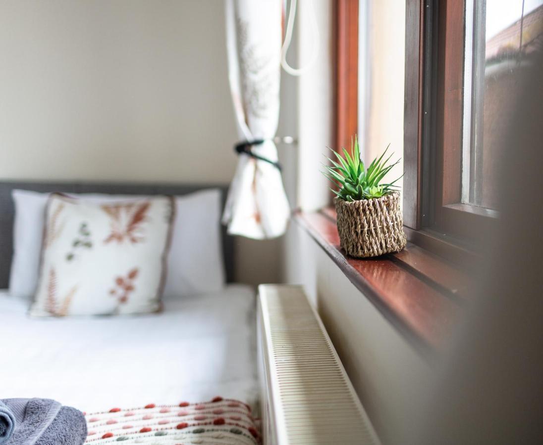 Adrian House, Near Hospital, Easy Parking + Garden Apartment Carlisle  Ngoại thất bức ảnh