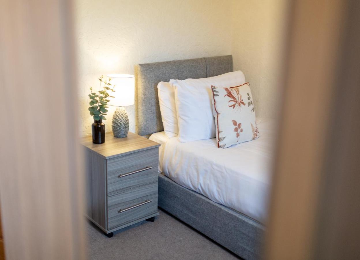 Adrian House, Near Hospital, Easy Parking + Garden Apartment Carlisle  Ngoại thất bức ảnh