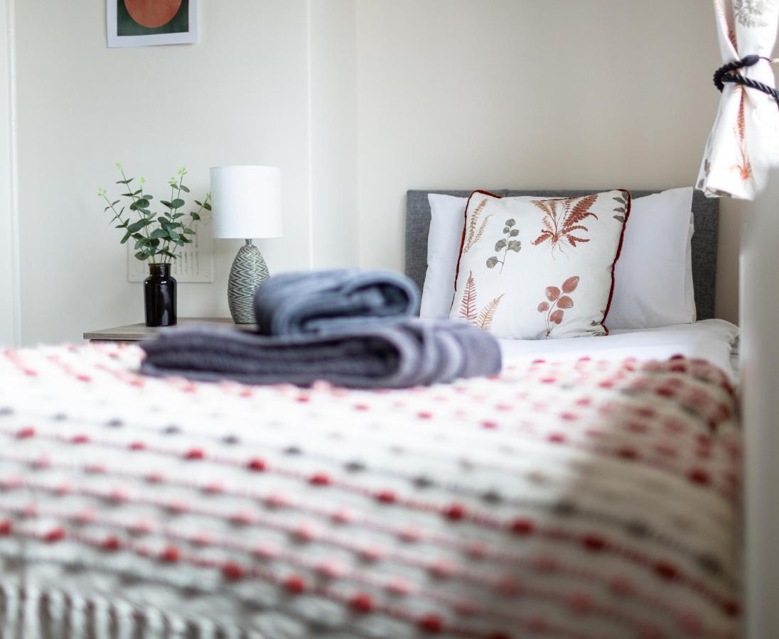 Adrian House, Near Hospital, Easy Parking + Garden Apartment Carlisle  Ngoại thất bức ảnh