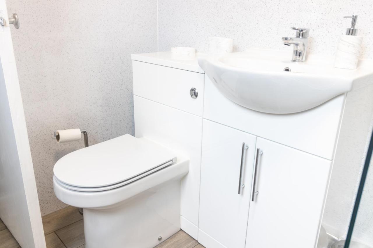 Adrian House, Near Hospital, Easy Parking + Garden Apartment Carlisle  Ngoại thất bức ảnh